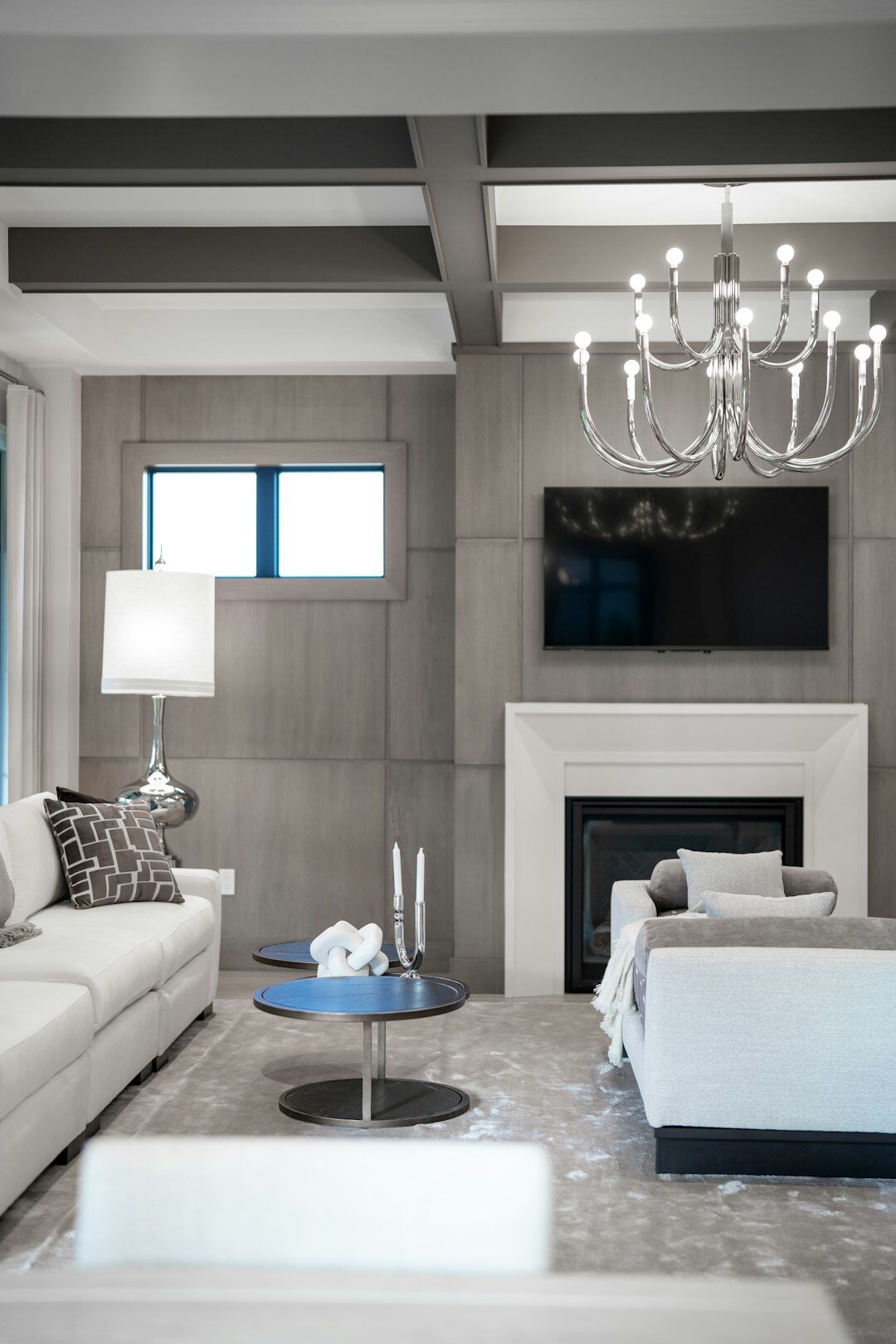 hollywood villa living room